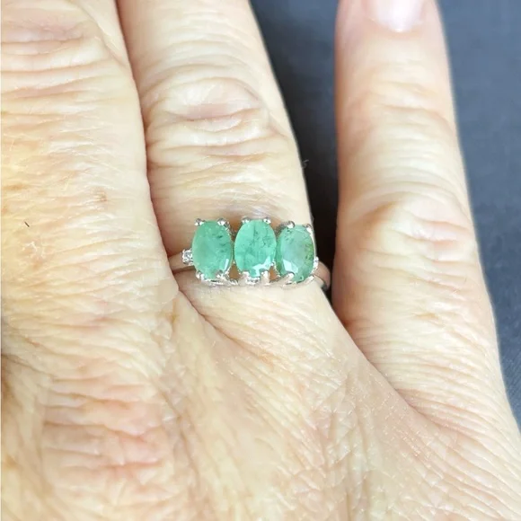 NEW Natural Stone Green Emerald Ring - Size 7 - Picture 5 of 8